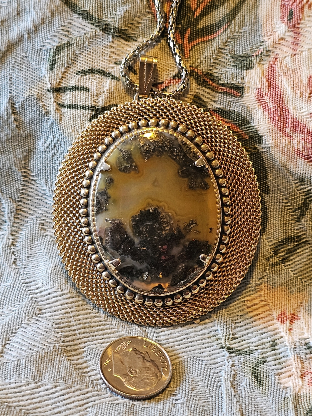 Gold-Tone Yellow and Black Agate Pendant Necklace